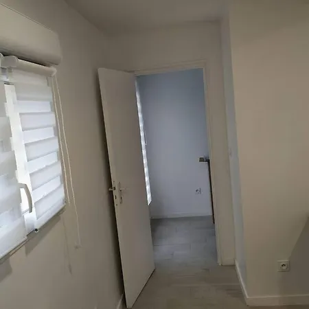 Hotel Rez De Jardin A 6min De La Croisette 3*